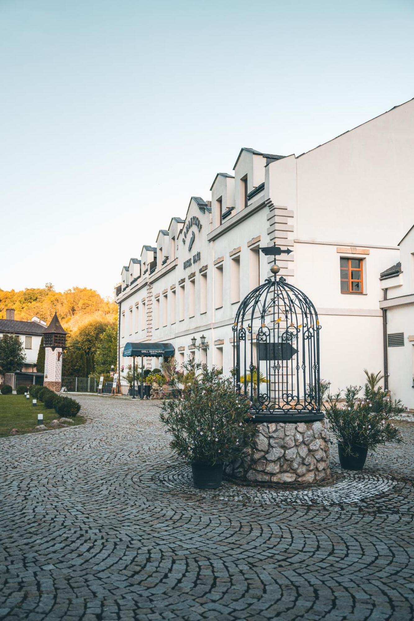 Romantic Hotel Mlyn Karlštejn Zewnętrze zdjęcie