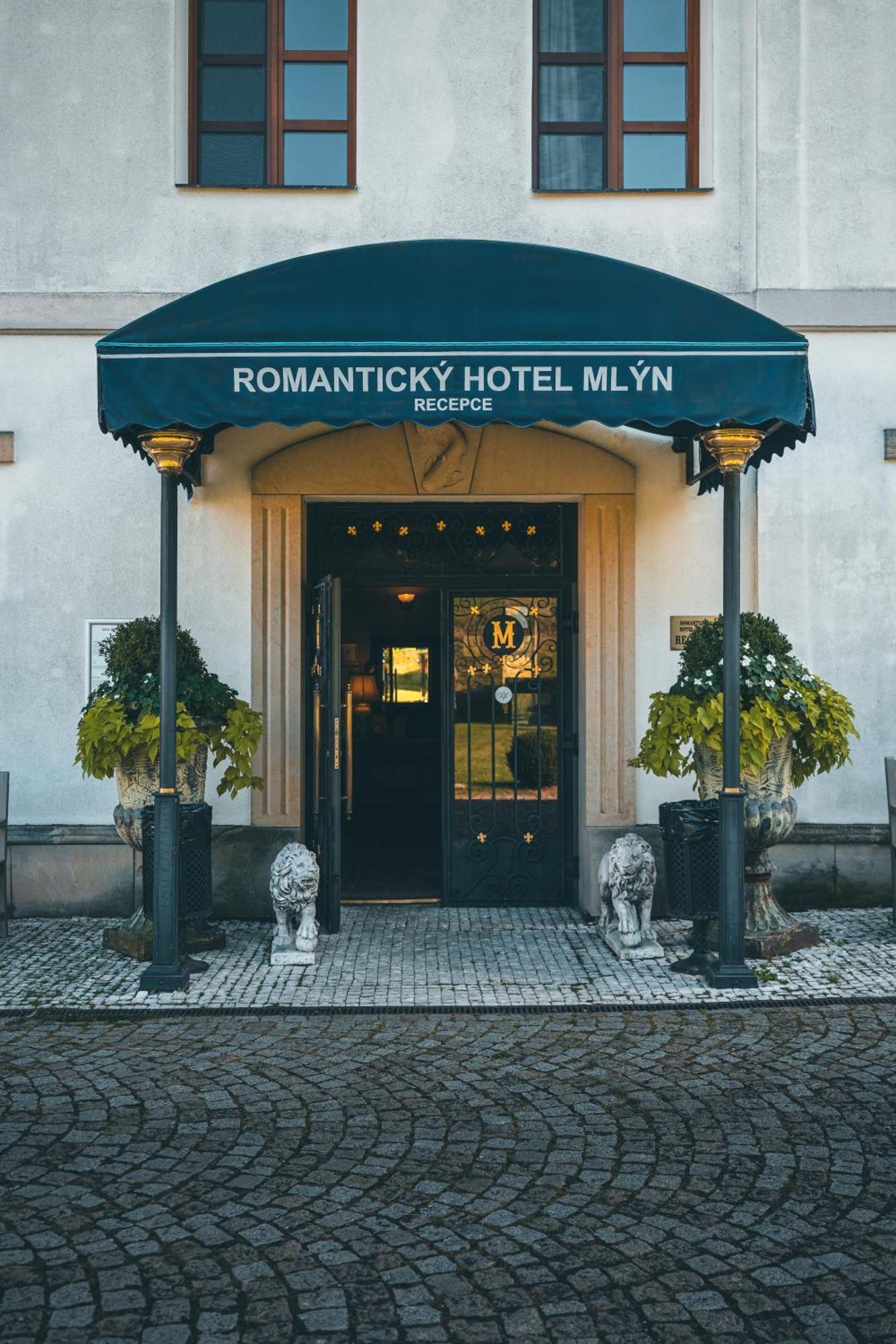Romantic Hotel Mlyn Karlštejn Zewnętrze zdjęcie
