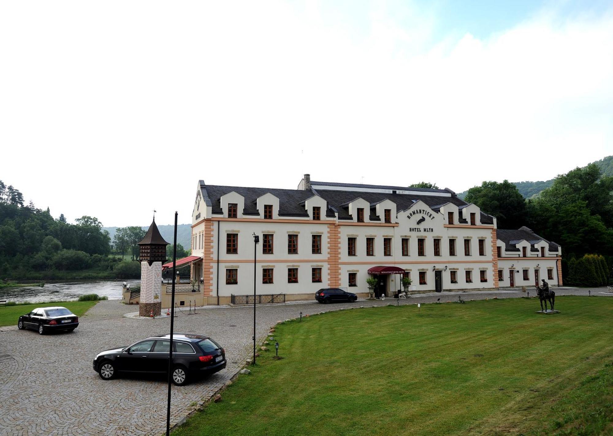 Romantic Hotel Mlyn Karlštejn Zewnętrze zdjęcie